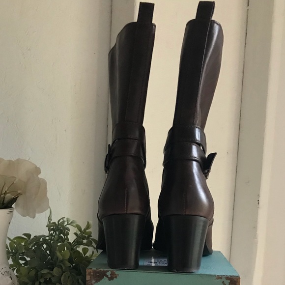 J CREW LEATHER BOOTIES - Picture 5 of 7